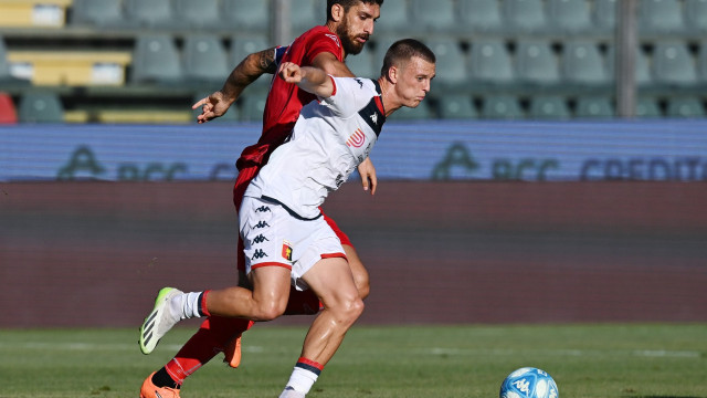 Db Cremona 05/08/2023 - amichevole / Cremonese-Genoa / foto Daniele Buffa/Image Sport
nella foto: Albert Gudmundsson-Matteo Bianchetti gudmundsson